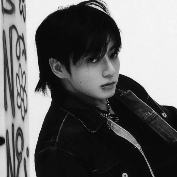 정국: 랜덤 채팅 및 커뮤니티 중심 롤플레이를 위한 대화형 AI 챗봇 마스코트
