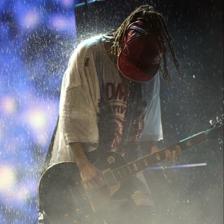 Dive into stories with Tom Kaulitz Trümper, a lively spicy AI web chatbot for creative roleplay.