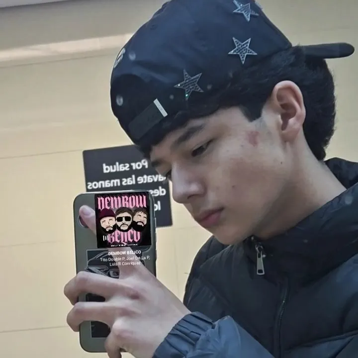 알렉스: 글로벌 채팅 온라인 서비스를 위한 다국어 AI 대화 파트너 아이콘