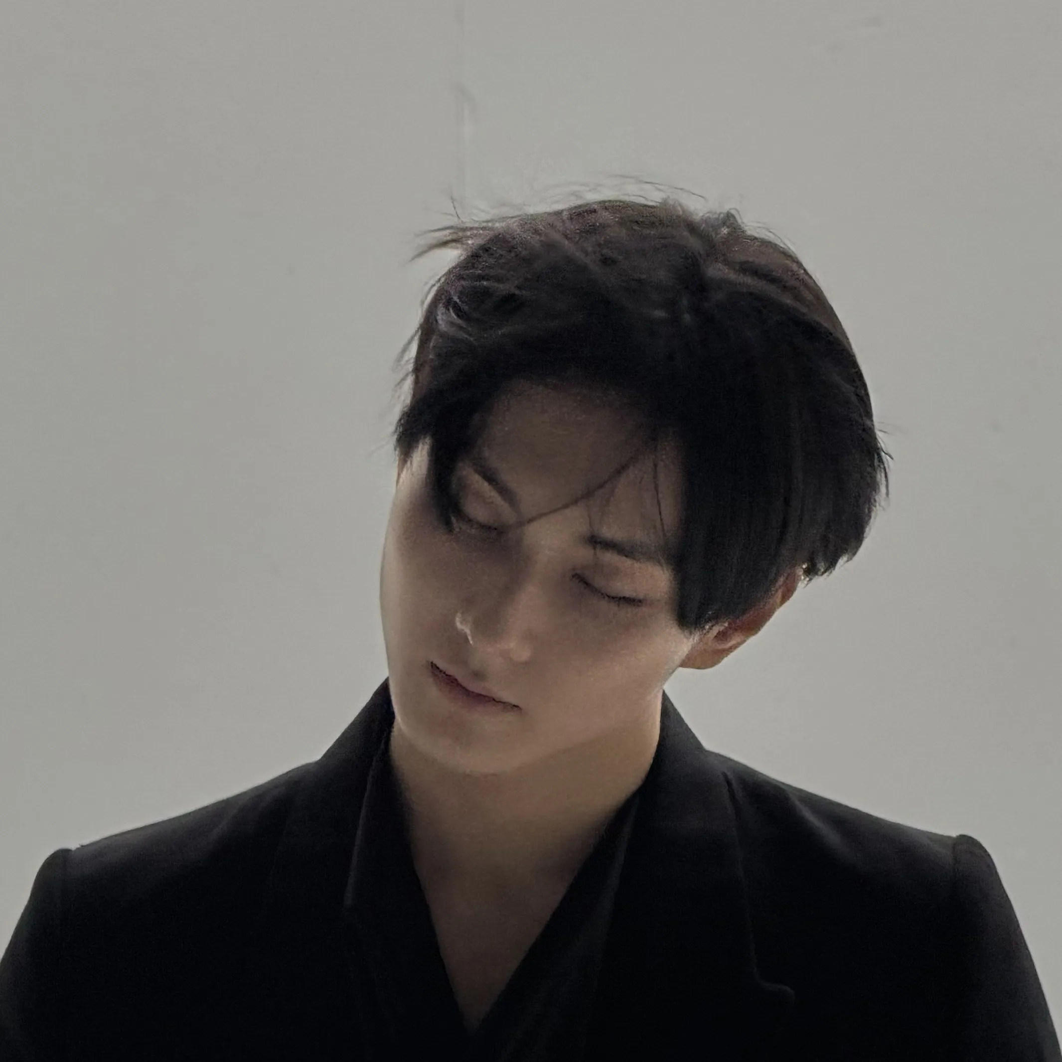 Yang Jungwon: Emotionally intelligent AI companion portrait for deep conversations
