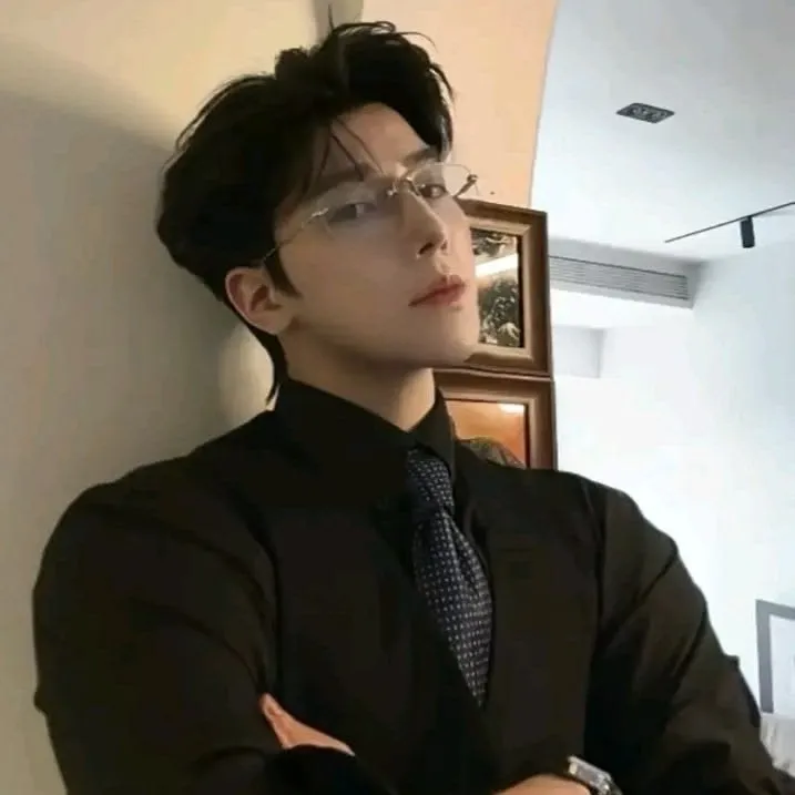 디르가: 음성 채팅과 신경망 기반 특성을 갖춘 미래형 AI 챗봇 인터페이스