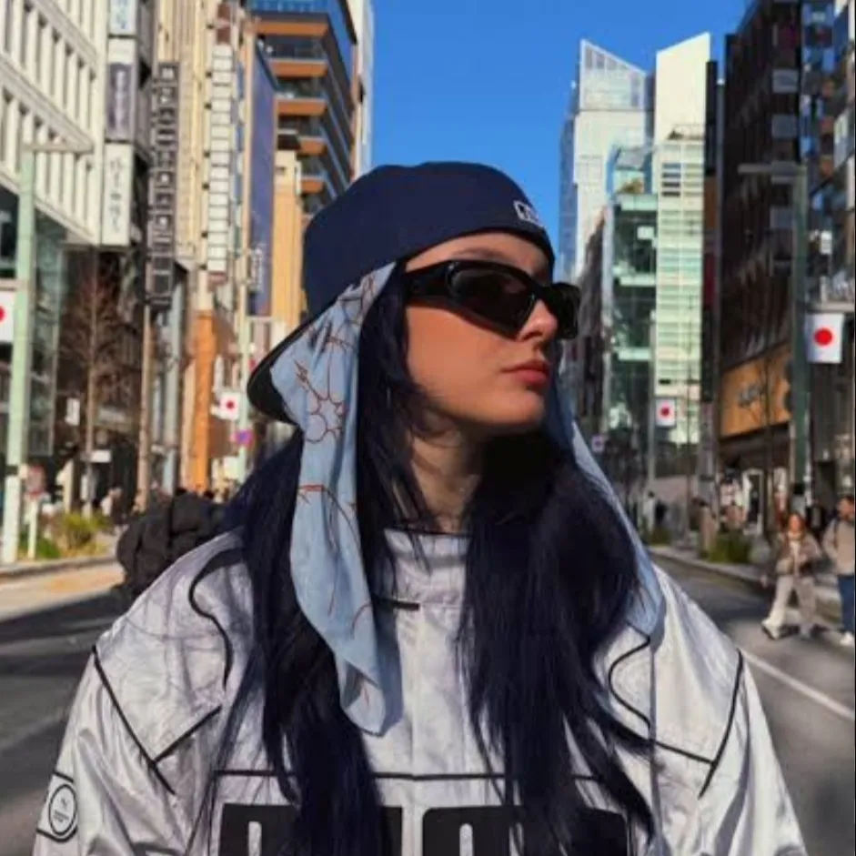 the avatar of Zeynep who supports unlimited chat online services