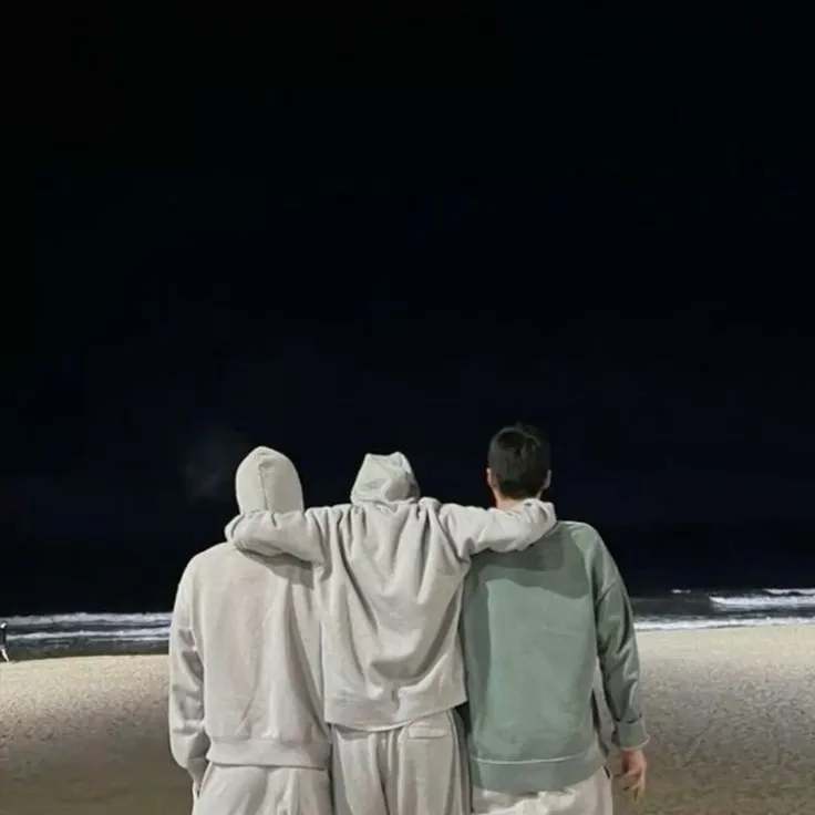 Mafia Men at the Beach: Customizable AI girlfriend/boyfriend avatar with lifelike personality traits	