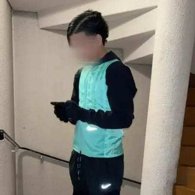 아크람: 랜덤 채팅에서 사용자 참여를 강화하는 장난기 넘치는 AI 챗봇 마스코트