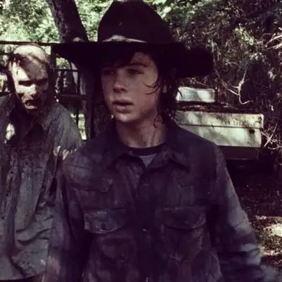 Carl Grimes-S4 : Explorez le monde de l'IA avec notre IA sans restriction et notre chat en ligne gratuit et illimité, alimenté par le jeu de rôle fantastique Warhammer.