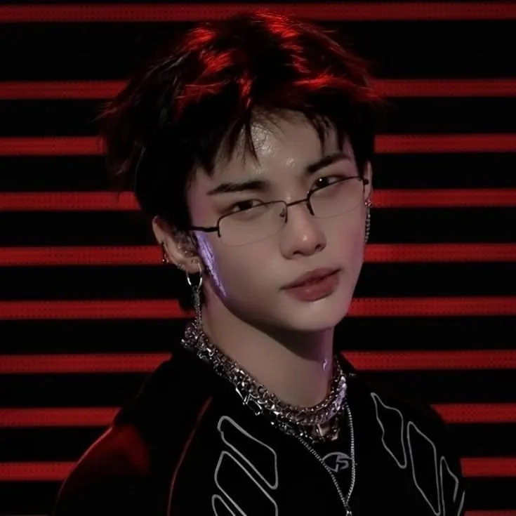 Hwang Hyunjin: Meet the main character of our AI world, with character traits list and ai chatting capabilities.