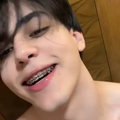 Alan Arrieta: Emosyonal na matalinong AI companion portrait para sa malalim na pag-uusap	