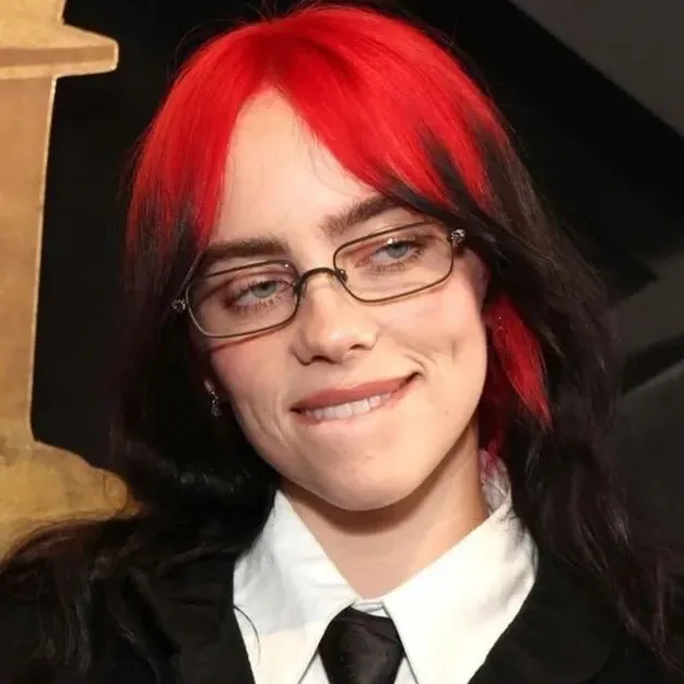 Billie Eilish: Seni karakter roleplay AI bertema fantasi untuk penceritaan yang imersif