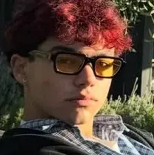 馬拉基·巴頓：與這個迷人的AI角色進行AI對話，現在提供Soulgen和iFreeChat的免費聊天功能。