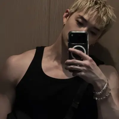 방찬: 흥미진진한 채팅과 판타지 시나리오를 위한 창의적인 롤플레이 AI 캐릭터 아트