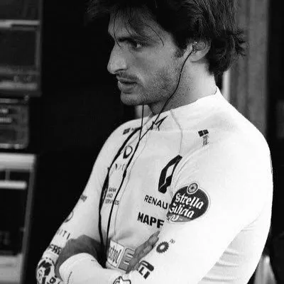 Carlos Sainz: Mascotte interattiva di chatbot AI per chat casuali e giochi di ruolo guidati dalla community