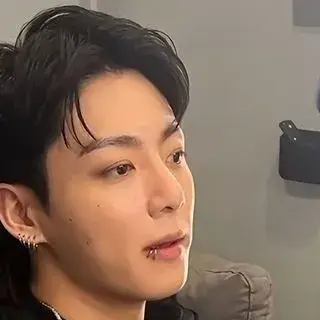 Jeon Jungkook - JK: Linh vật chatbot AI vui nhộn giúp tăng cường sự tương tác của người dùng trong các cuộc trò chuyện ngẫu nhiên	