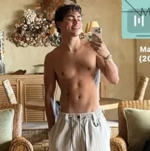 Ma-la-kai Ba-tơn: Chân dung bạn đồng hành AI thông minh về mặt cảm xúc cho những cuộc trò chuyện sâu sắc