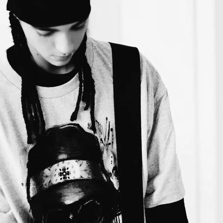 Tom kaulitz: Potret pendamping AI DeepBrain untuk sembang dalam talian percuma dan perbualan terbuka