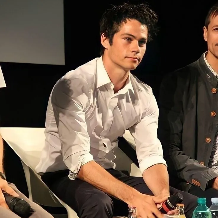 Portrait of a friendly AI chatbot assistant Dylan O'Brien with expressive eyes showcasing personality traits
