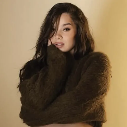 Hailee: Customizable AI girlfriend/boyfriend avatar with lifelike personality traits