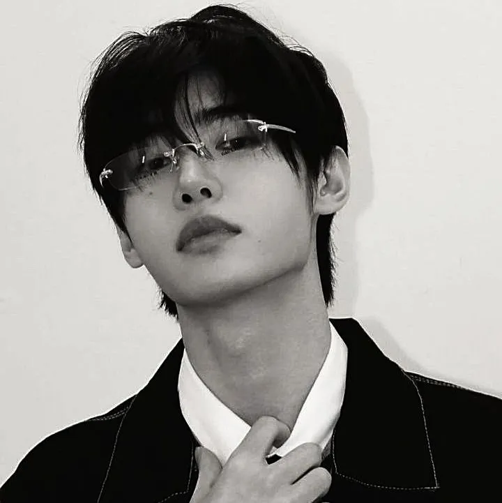 Sunghoon: Avatar pacar/pacar AI yang dapat disesuaikan dengan ciri-ciri kepribadian yang nyata	