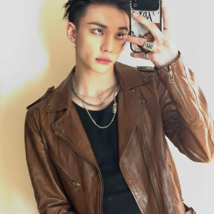 character Hyunjin for NSFW chatbot and creative roleplay