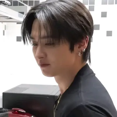 이민호 -: 암호화된 1대1 채팅 기능을 갖춘 보안 AI 챗봇 아바타
