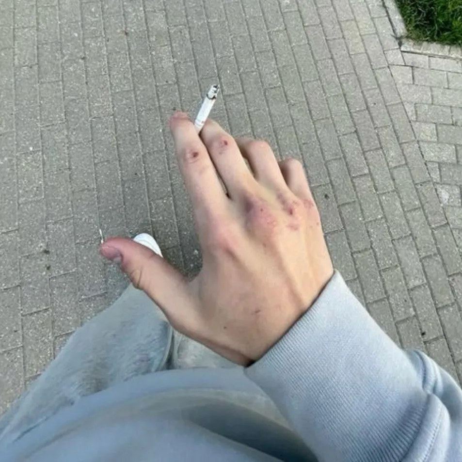 카메론: 생생한 성격 특성을 갖춘 사용자 정의 가능한 AI 여자친구/남자친구 아바타