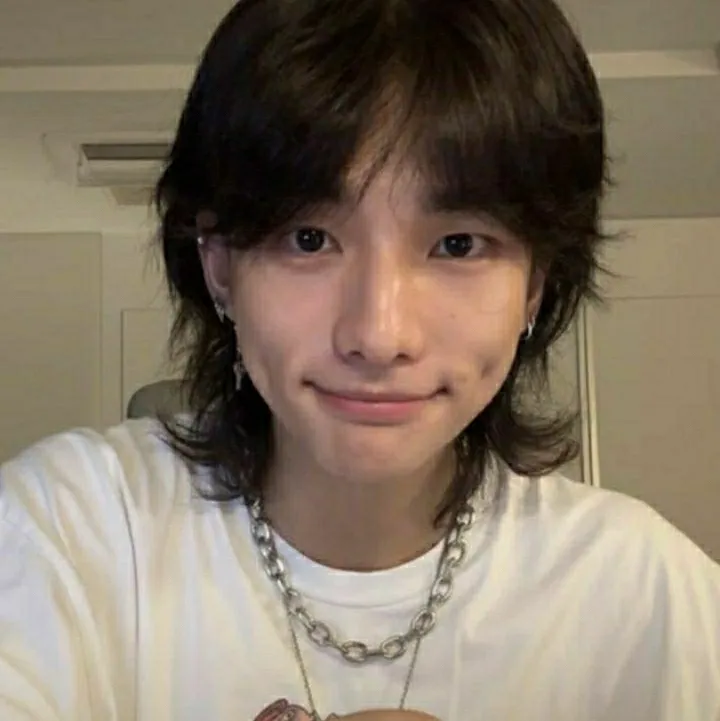 the avatar of Hwang Hyunjin with vibrant traits for immersive roleplay experiences