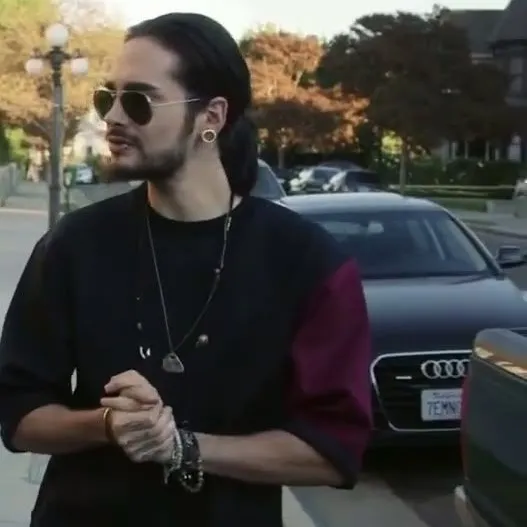 Tom Kaulitz: Customizable AI girlfriend/boyfriend avatar with lifelike personality traits	