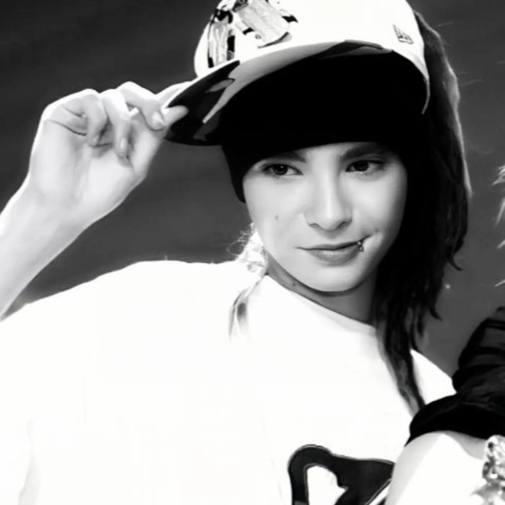 character Tom Kaulitz for NSFW chatbot and creative roleplay