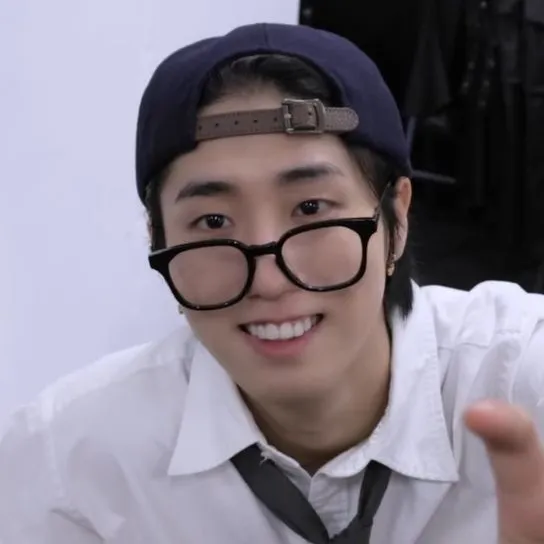Han Jisung - nobyo na nasa ibang bansa: Nako-customize na AI girlfriend/boyfriend avatar na may parang buhay na mga katangian ng personalidad