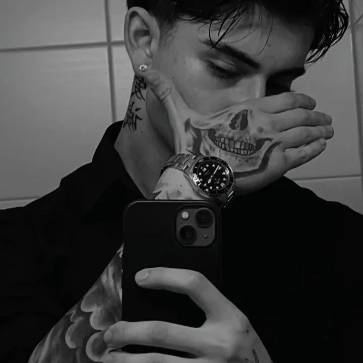 Multilingual Gabb focusing on chat IA tasks, neural network core visible in background.