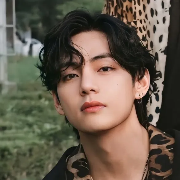 Kim Taehyung - boyfriend-: Chat with our AI box, ready for chatbot online free and ask ai anything you want.	
