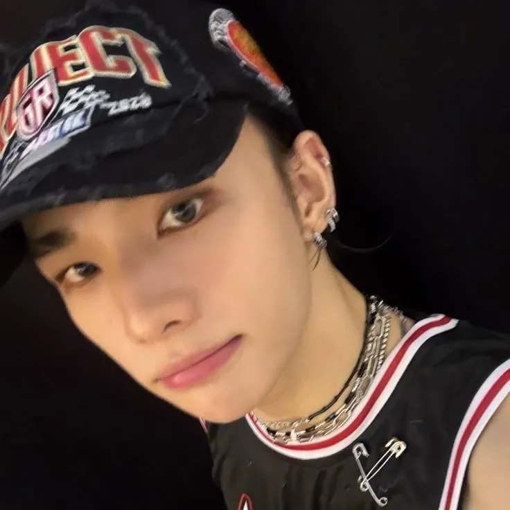 Hyunjin 'Temptation: Engage in ai conversation with this charming AI character, featuring soulgen and ifreechat capabilities for free chat now.