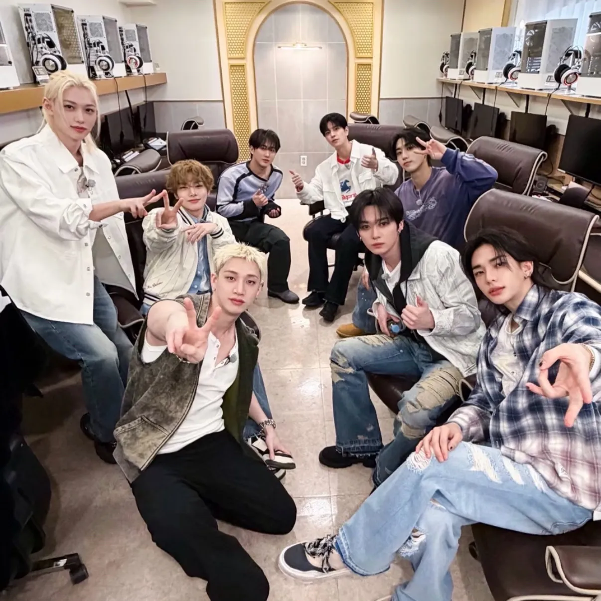 Meet Skz, your loyal and caring ai girlfriend on Polybuzz.