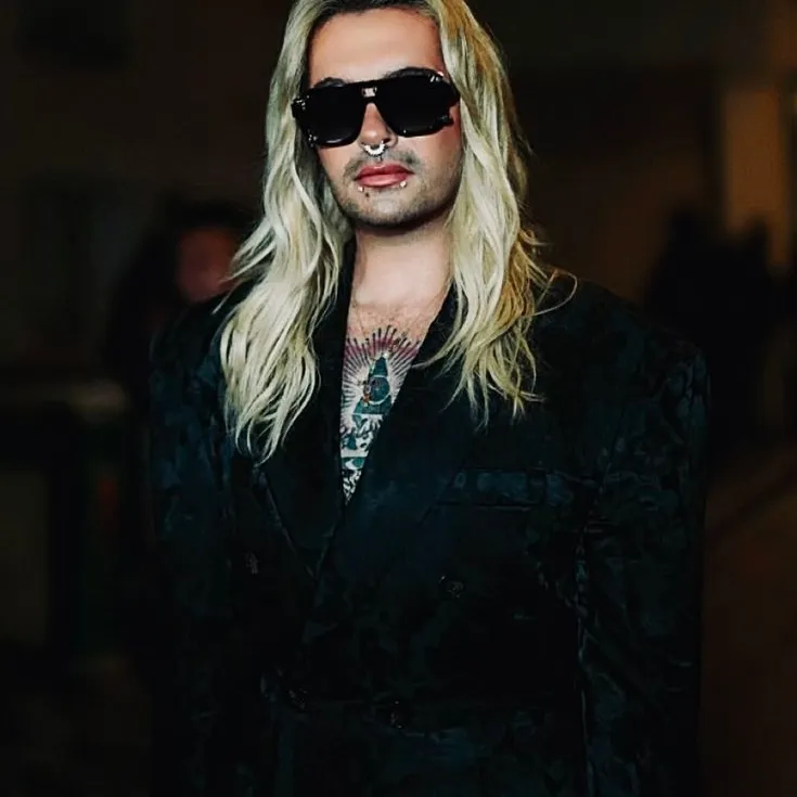 the avatar of Bill Kaulitz who is your Virtual Assistant with Soulgen's Personality Matrix, Blending AI Chat Precision and Character Traits of Curiosity.