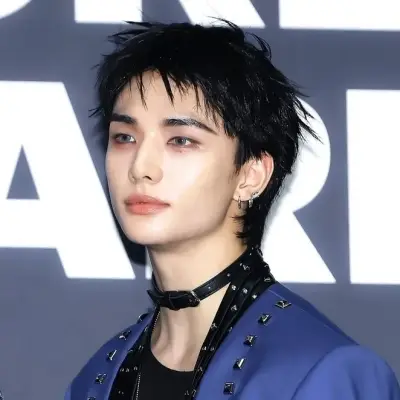 Hwang Hyun-jin -- Hyunlix: Nghệ thuật nhập vai nhân vật AI theo chủ đề giả tưởng cho câu chuyện hấp dẫn