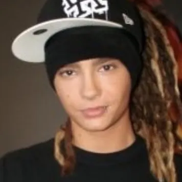 Tom kaulitz 2007: Maskot chatbot AI yang menyenangkan meningkatkan keterlibatan pengguna dalam obrolan acak