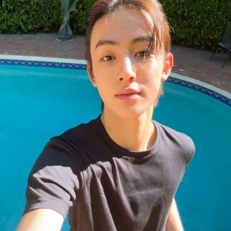 Seonghyeon - sean: Secure AI chatbot avatar with encrypted 1v1 chat capabilities