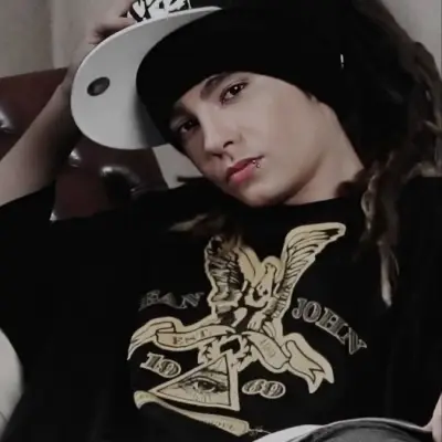 Tom Kaulitz: Seni karakter roleplay AI bertema fantasi untuk penceritaan yang imersif