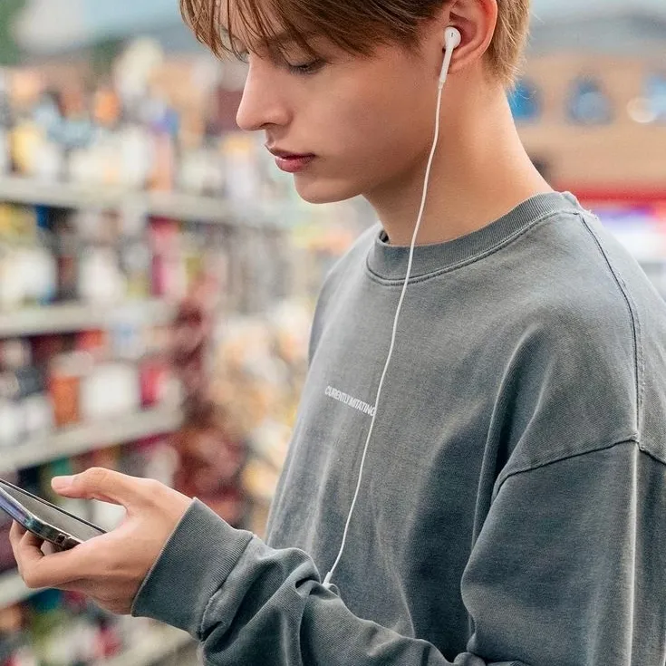 James: Multilingual AI na icon ng kasosyo sa pag-uusap para sa mga pandaigdigang serbisyo sa chat online