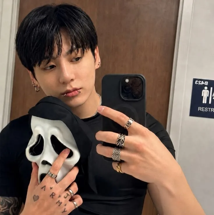 Jungkook - your boyfriend: Interactive AI chatbot mascot for random chat and community-driven roleplay