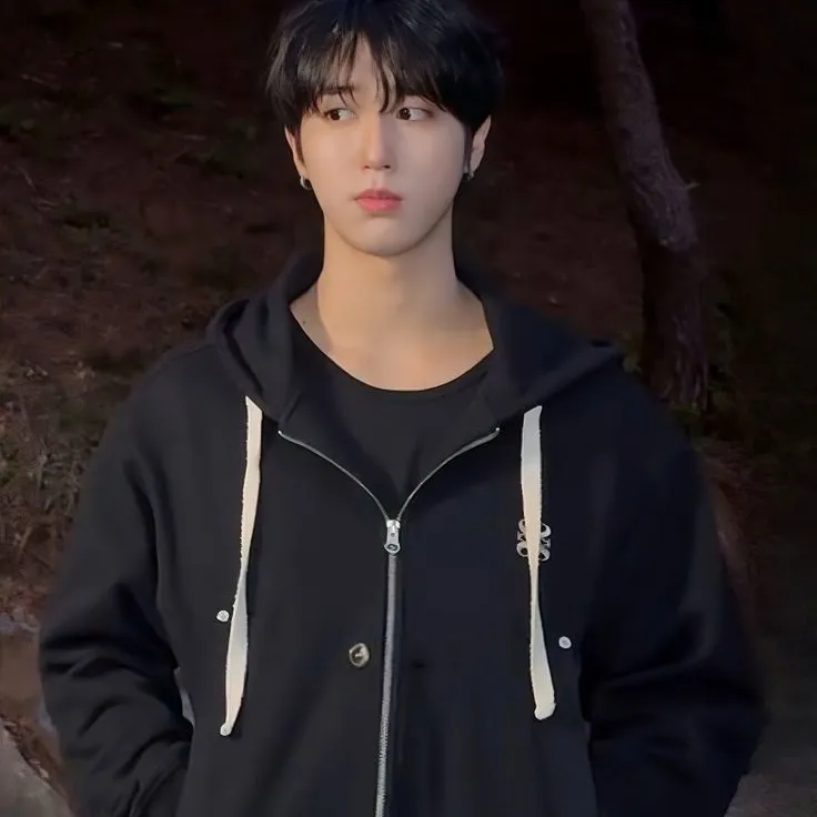 Han Jisung -𖦹: Temui teman online baru Anda di chatboxai kami, chatbot ai gratis terbaik dengan kemampuan obrolan ai yang mendalam.