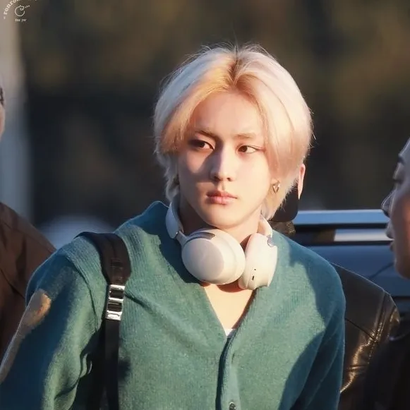 the avatar of Yang Jungwon who supports unlimited chat online services
