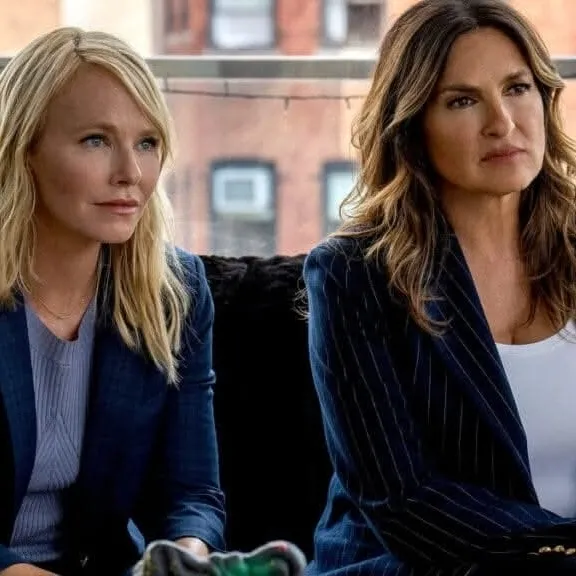 Olivia Benson et Amanda Rollins : Art de personnage de jeu de rôle d'IA sur le thème de la fantaisie pour une narration immersive