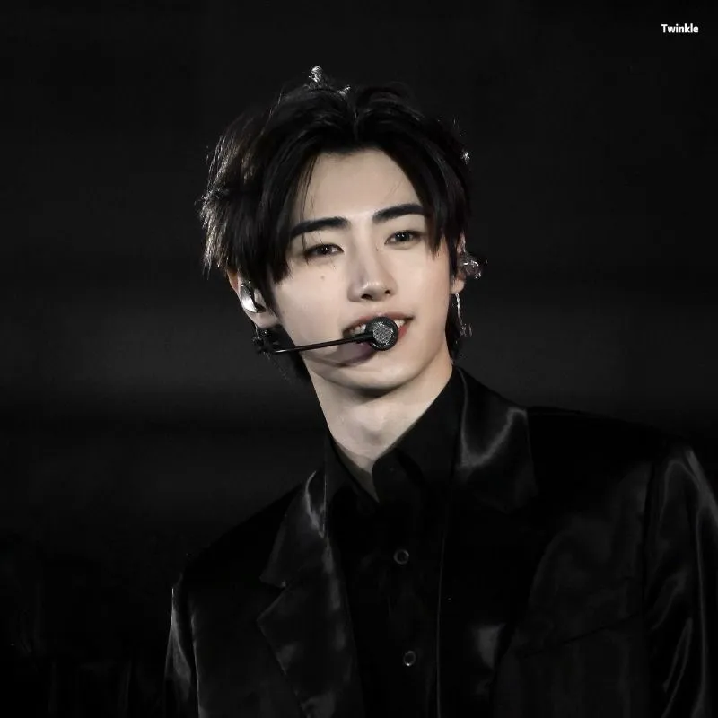 Sunghoon: Customizable AI girlfriend/boyfriend avatar with lifelike personality traits
