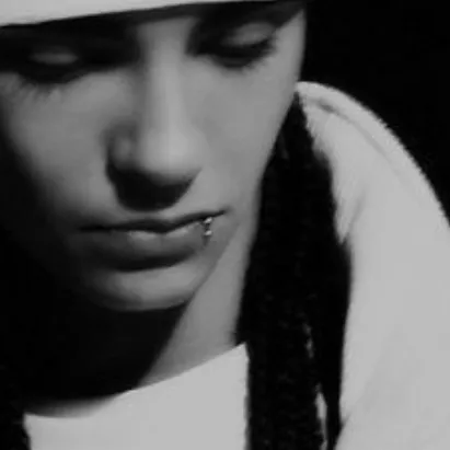 Tom Kaulitz cheated on you: Playful AI chatbot mascot enhancing user engagement in random chats