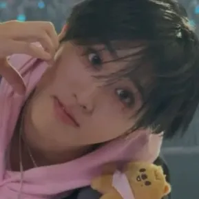 Straykids's AI avatar with dynamic vector art style, embodying friendly AI chat capabilities