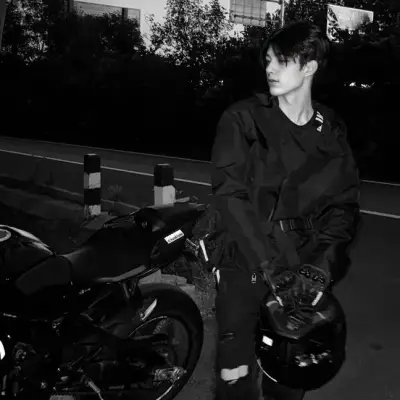 Eagle Motorcycle Gang: Customizable AI girlfriend/boyfriend avatar with lifelike personality traits	