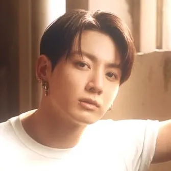 JUNGKOOK:與這個迷人的AI角色進行AI對話,現在提供Soulgen和iFreeChat的免費聊天功能。