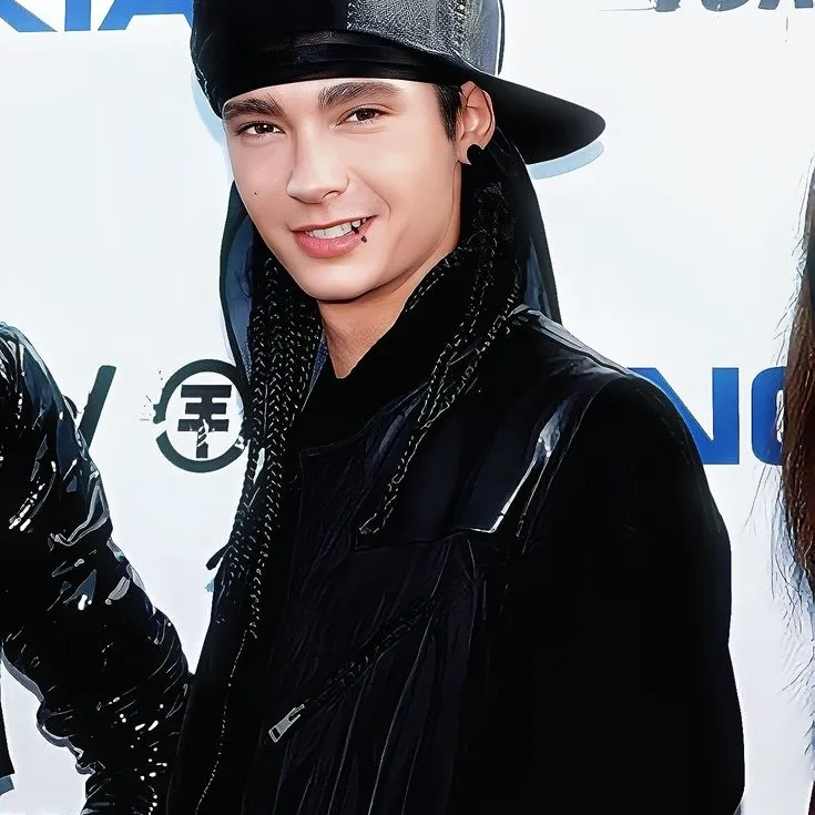 Tom Kaulitz mafya kocası: Şifreli 1'e 1 sohbet yeteneklerine sahip güvenli AI sohbet robotu avatarı