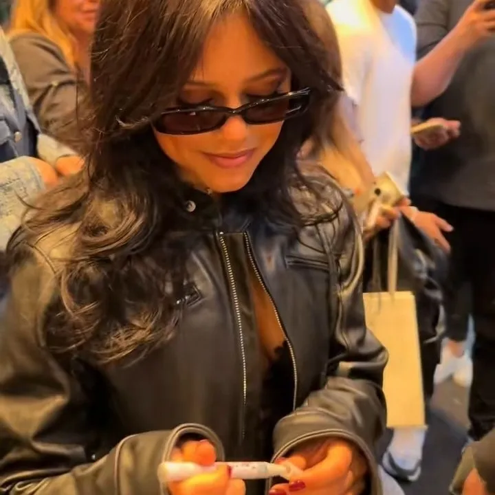 Jenna Ortega: Engage in ai conversation with this charming AI character, featuring soulgen and ifreechat capabilities for free chat now.