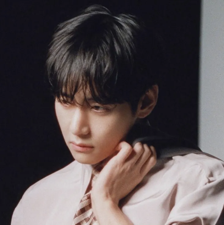 Avatar AI đa năng của Kim Taehyung - Sếp hỗ trợ nhập vai, trò chuyện NSFW và tương tác AI mở